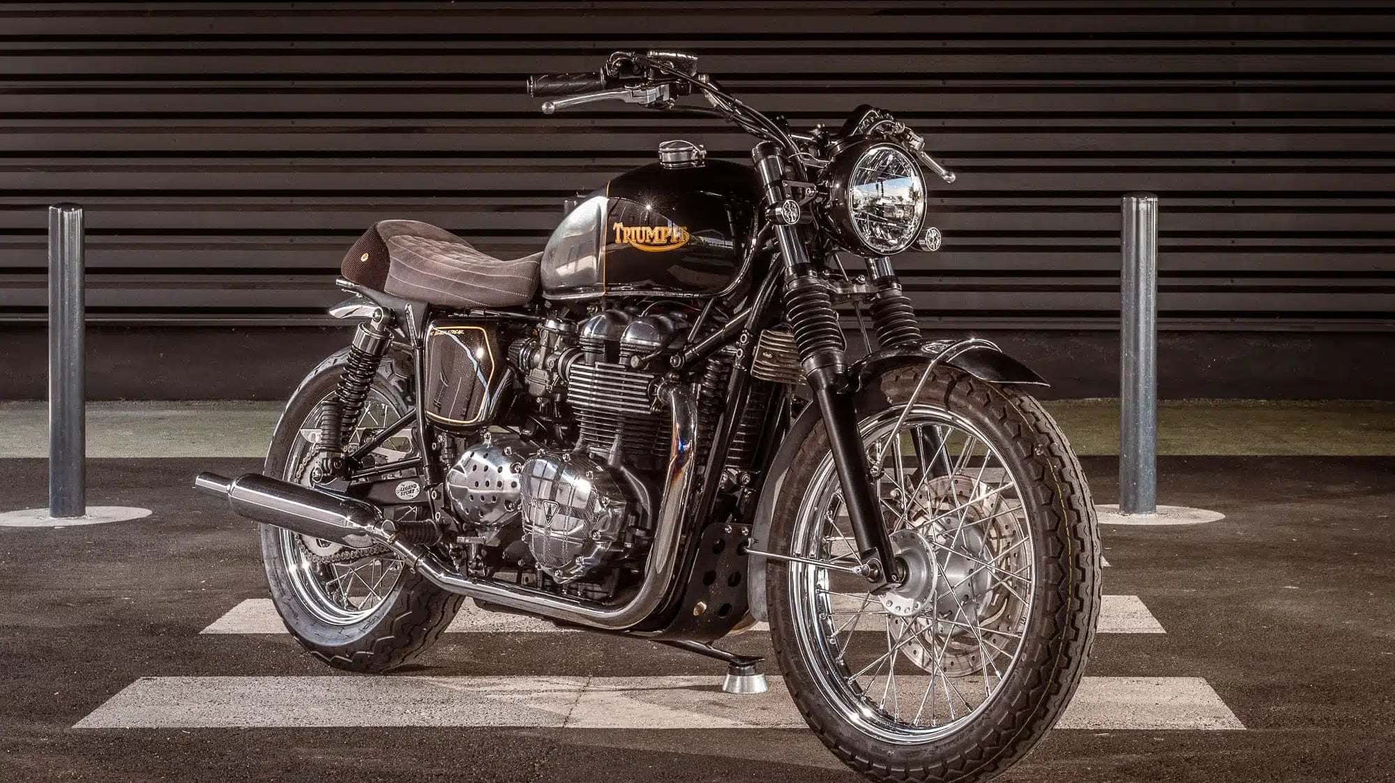 TRIUMPH BONNEVILLE T100 “BLACK STREAK”