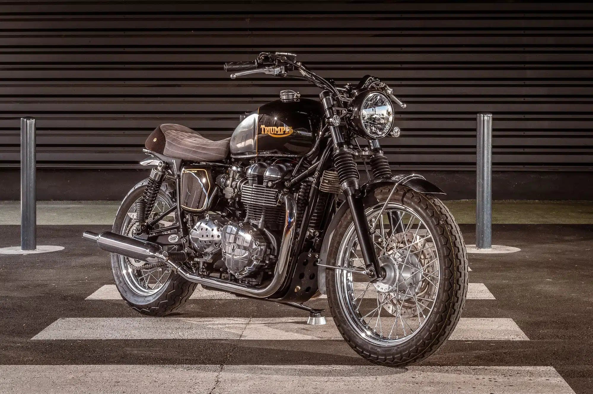 TRIUMPH BONNEVILLE T100 “BLACK STREAK”