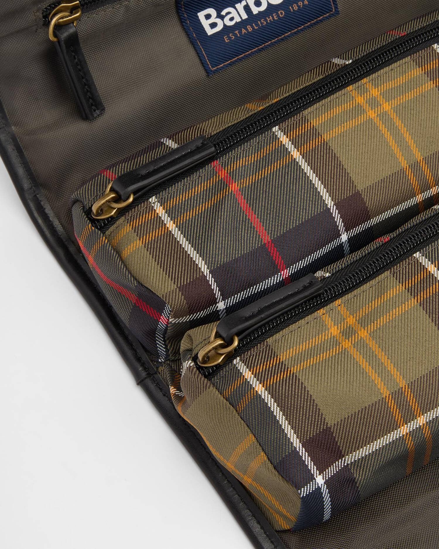 Barbour tartan-hanging-washbag-classic-beacon – Legend Story